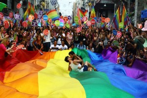 İstanbul Gay Pride March 2013.jpg