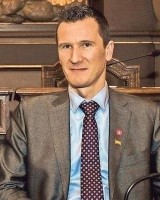 Martijn Van Esbroeck_regenboogpin_02.jpg