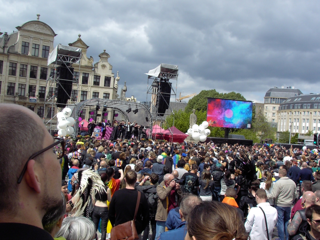 Pride2016_podium_wolken
