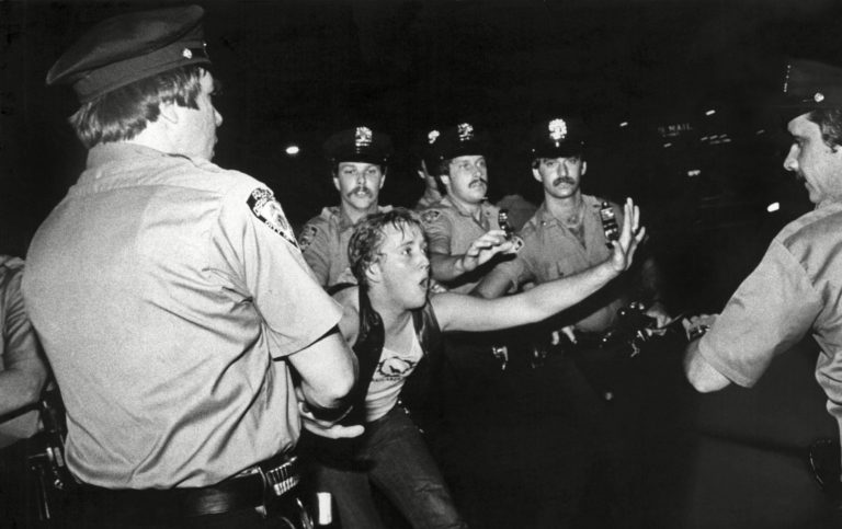 Stonewall_riot_0005
