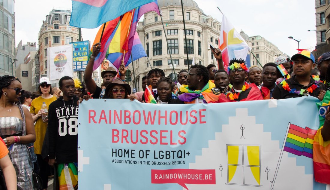 Rainbowhouse_black_0003